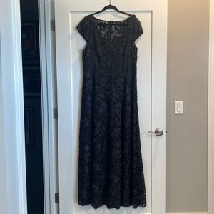 Carmen Marc Valvo Black Lace Ballgown with Pockets (Size 16)